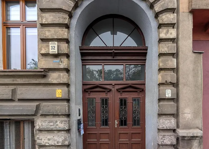 Apartment Trzebnicka Spacious By Bookinghost